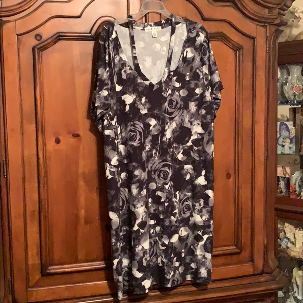 Open Collar t-shirt dress